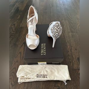 Badgley Mischka Gene Pumps